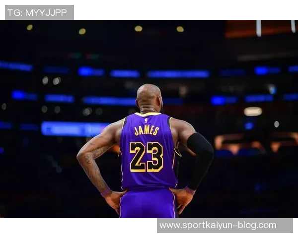 詹姆斯夫妇亲临现场支持洛杉矶道奇队精彩比赛未赴客场